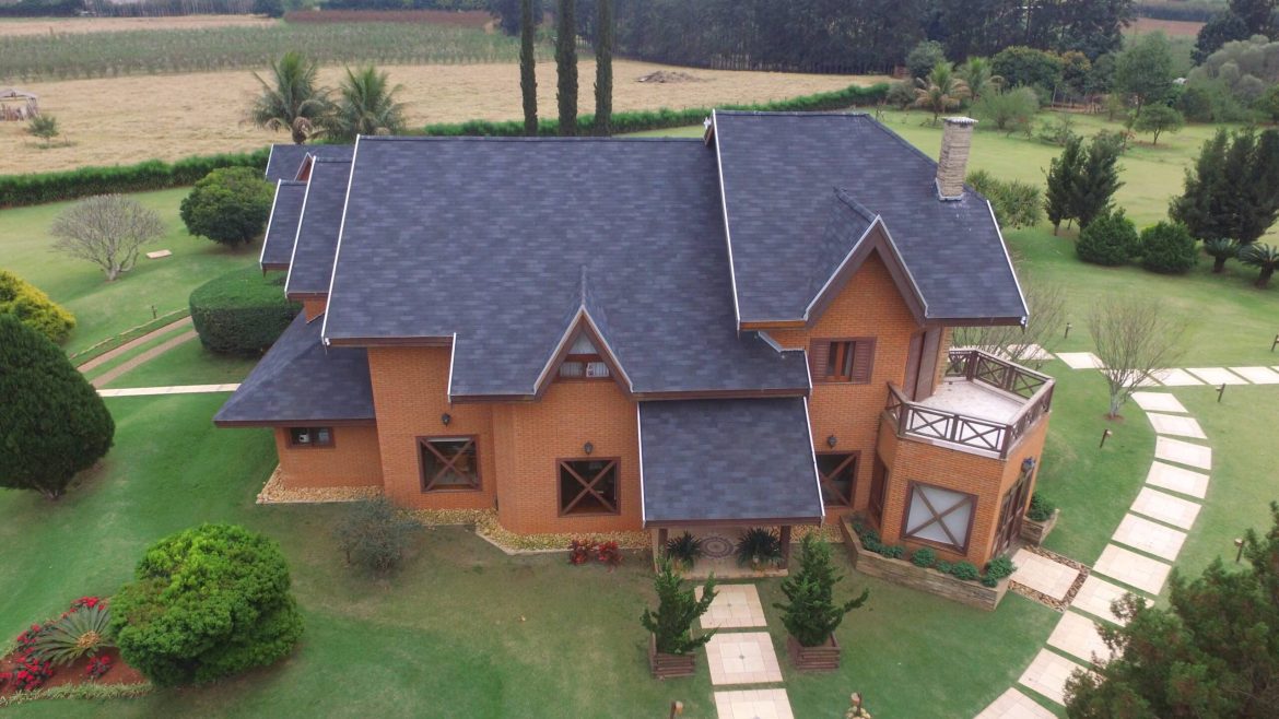 Casa com Telhado Shingle