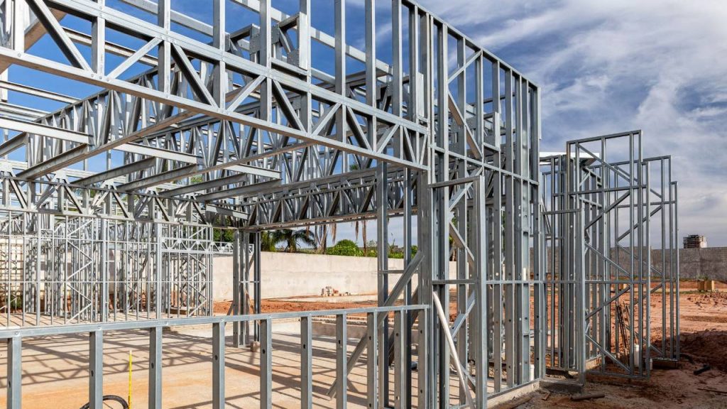 Montagem de Steel Frame em construção