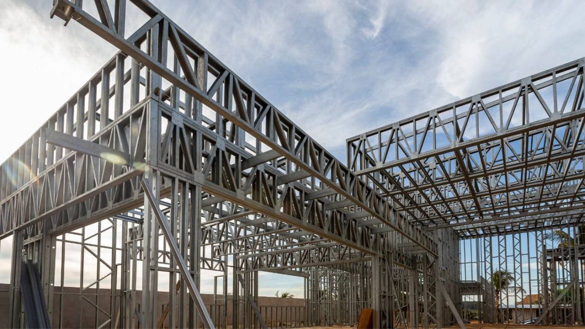 Construção em andamento com steel frame