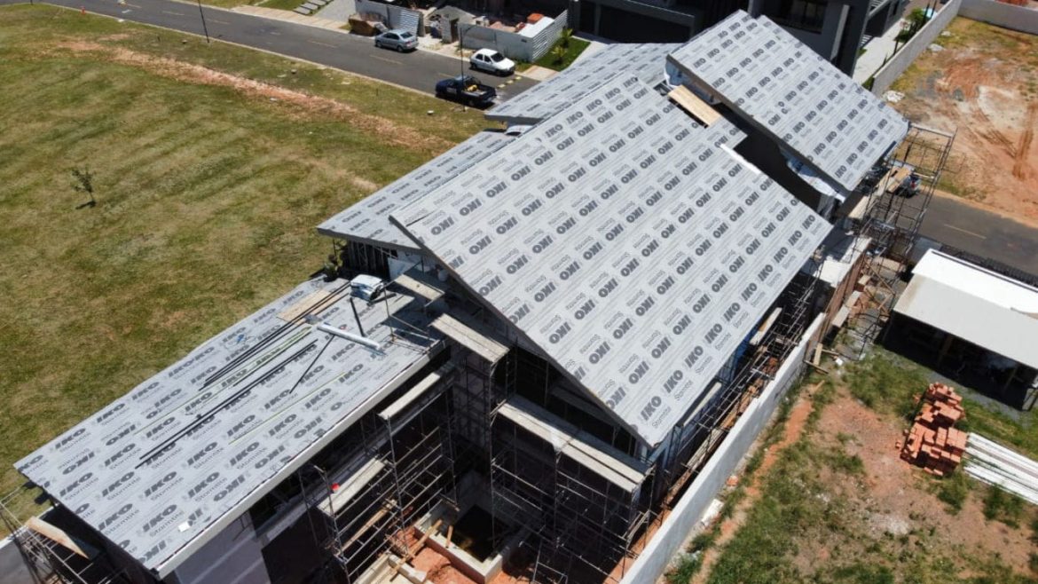 telhado shingle com manta de subcobertura