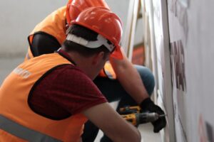 treinamento em steel framing com montagem de estrutura em perfis de aço galvanizado