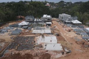 Condomínio residencial em construção utilizando o sistema construtivo Steel Frame.
