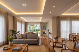 Forro de drywall com iluminação embutida em sala