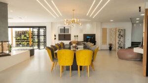 Forro de drywall com acabamento contínuo e iluminação integrada
